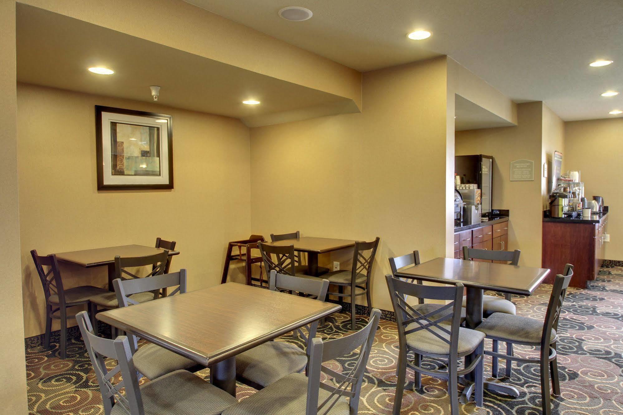 Cobblestone Inn & Suites - Hartington Exterior foto